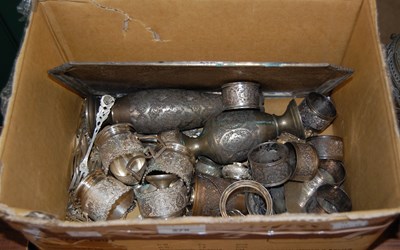 Lot 278 - A box of mixed metalware to include tea...