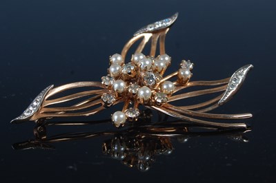 Lot 70 - A gold plated costume jewellery brooch, 66.5mm...