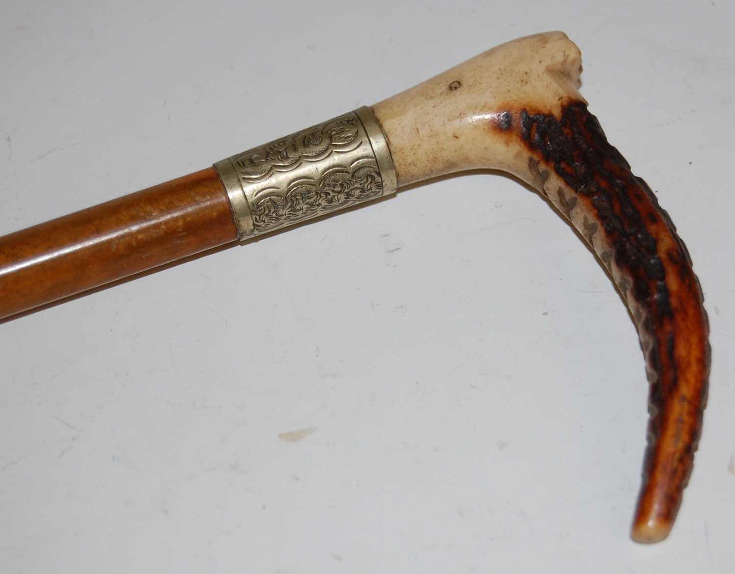 Lot 281 - A horn-handled riding crop with white metal