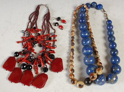 Lot 389 - A collection of assorted necklaces, to include...