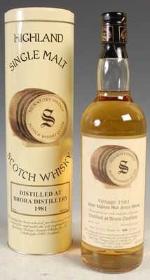 Lot 422 - A boxed bottle of Highland single malt...