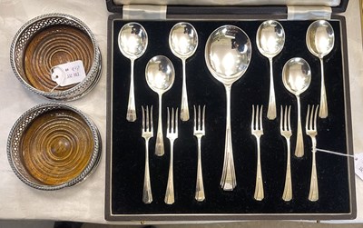 Lot 493 - A pair of electroplated bottle stands, and an...