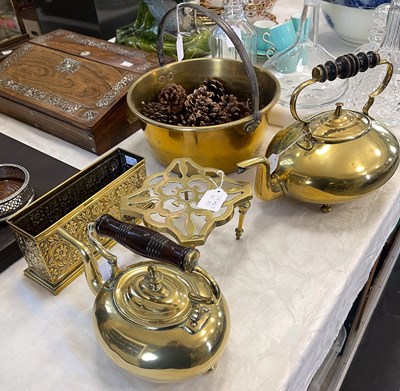 Lot 495 - A collection of assorted brass ware to include...