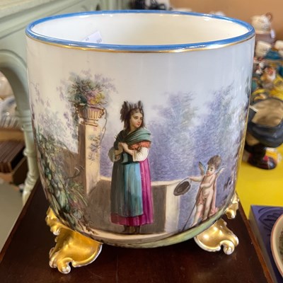Lot 535 - A late 19th century Paris Porcelain jardiniere,...