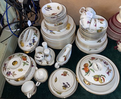 Lot 544 - A Royal Worcester Evesham pattern part dinner...