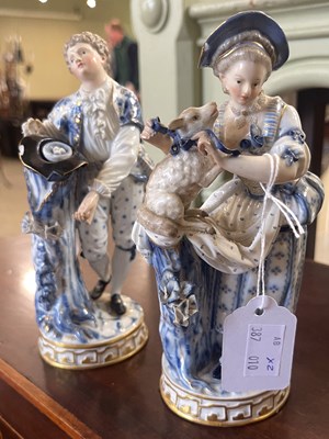 Lot 31 - A pair of Meissen porcelain blue and white...