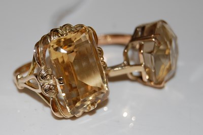 Lot 47 - A yellow metal and citrine set dress ring,...