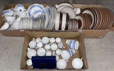 Lot 601 - Three boxes to include Coalport Revelry blue...