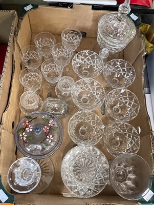 Lot 728 - A box of assorted glassware.