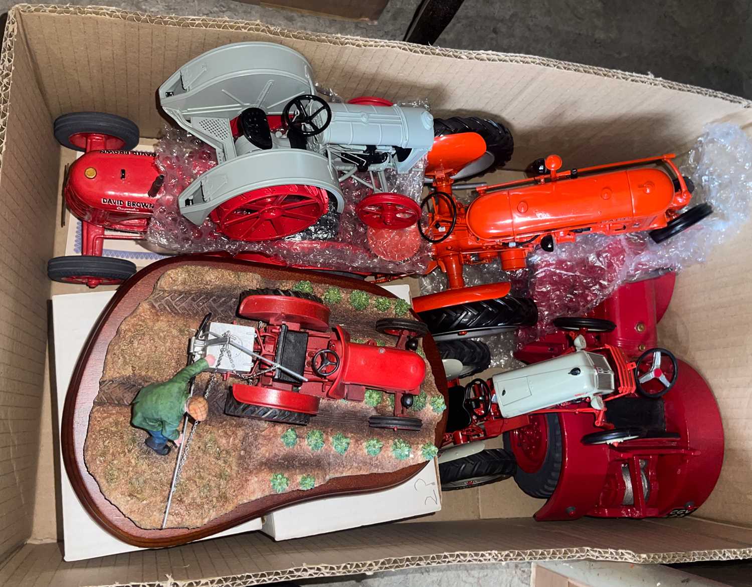 Lot 733 - A box of assorted Diecast model tractors to...