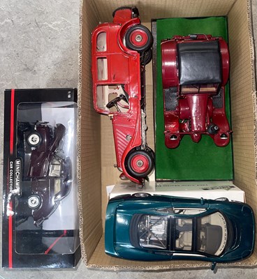 Lot 736 - A box of collectors cars to include Mini...