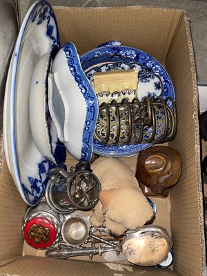 Lot 763 - A box of assorted blue printed ceramics; toast...