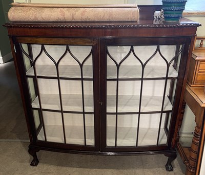 Lot 829 - An early 20th century mahogany bowfront two...