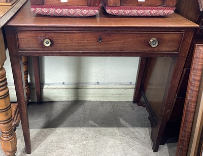 Lot 834 - A George III mahogany side table with single...