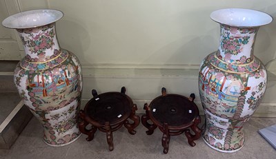 Lot 855 - A pair of decorative Chinese porcelain Canton...