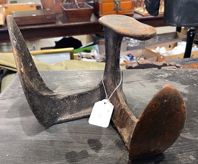 Lot 872 - A cast iron cobblers anvil last.