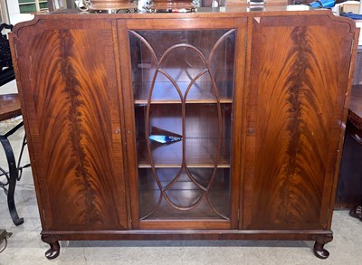 Lot 902 - An early 20th century mahogany display cabinet,...