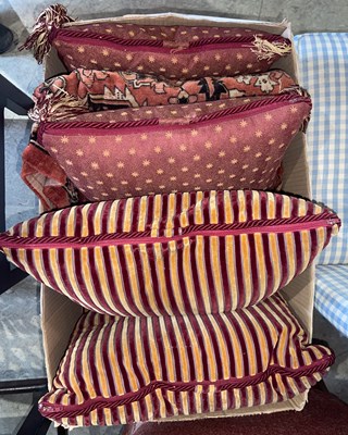 Lot 958 - A box of assorted cushions and a Persian...