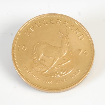 Lot 90 - A South African gold Krugerrand, dated 1974.