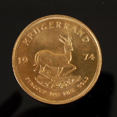 Lot 90D - A South African gold Krugerrand, dated 1974.