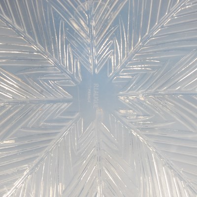 Lot 19 - A Lalique opalescent glass dish, Oeillets...