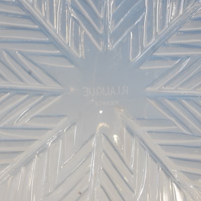 Lot 19 - A Lalique opalescent glass dish, Oeillets...