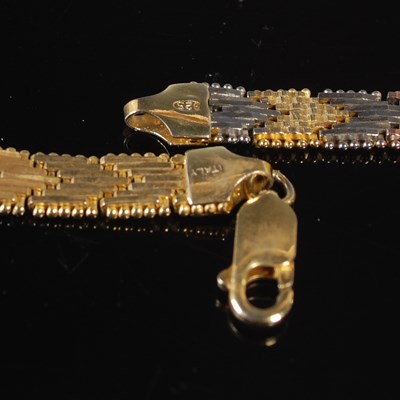 Lot 35 - A silver gilt and three colour necklace,...
