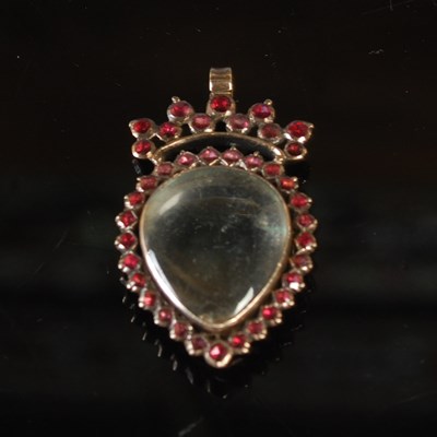 Lot 47 - A late 19th/ early 20th century yellow metal...