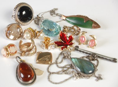 Lot 48 - A white metal gem set pendant, with facetted...