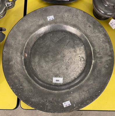Lot 585 - An 18th century large pewter charger with...