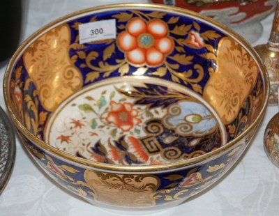 Lot 300 - A 19th century hand-painted Imari pattern bowl,...