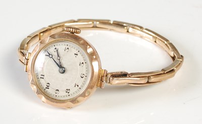 Lot 86 - A vintage 9ct gold cased ladies wristwatch...