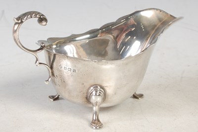 Lot 151 - A Birmingham silver sauce boat, 4.3 troy ozs.