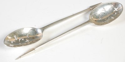 Lot 171 - A pair of Antique silver mote spoons, 13.5cm...