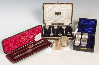 Lot 187 - A collection of silver ware to include a cased...