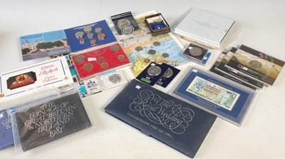 Lot 303 - A large collection of assorted coin...