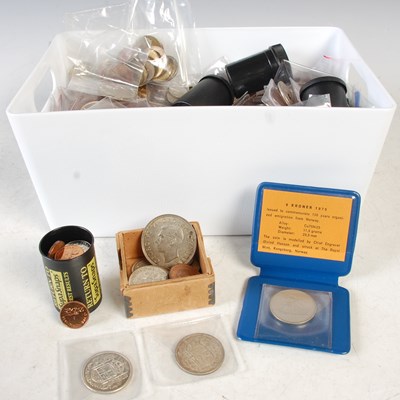 Lot 323 - A box of assorted vintage coinage.