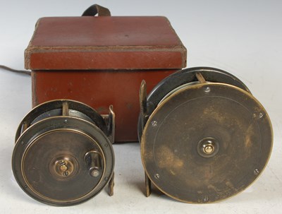 Lot 343 - A vintage PD Malloch of Perth fly fishing reel,...