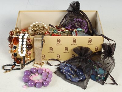 Lot 347A - A box of assorted costume jewellery.