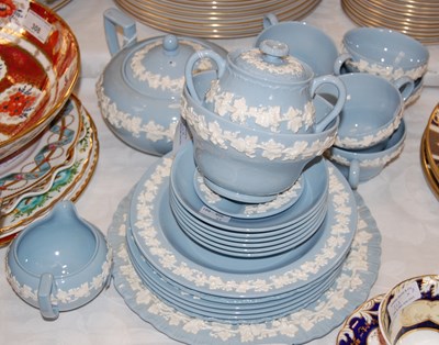 Lot 309 - Wedgwood Etruria Barlaston Queensware part tea...