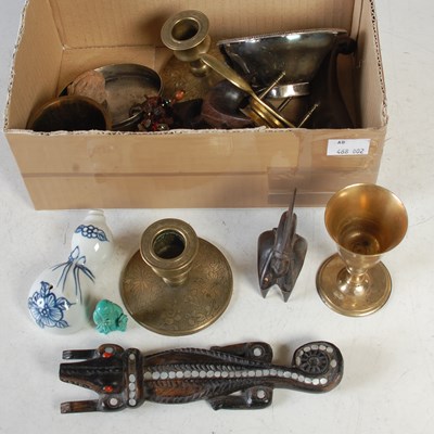 Lot 362 - A collection of assorted items to include a...