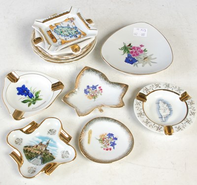 Lot 427 - A collection of thirteen assorted ceramic...