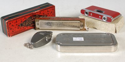 Lot 522 - A box of various items to include Super...