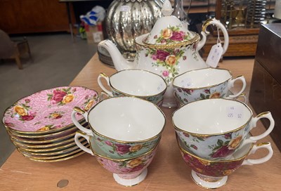 Lot 557 - A Royal Albert Old Country Roses part teaset,...