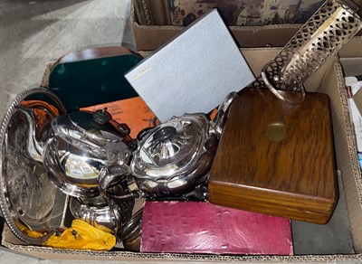 Lot 611 - A box of assorted EP ware to include cased six...
