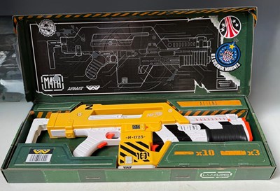 Lot 596F - NERF M41-A assault rifle from the Aliens film,...