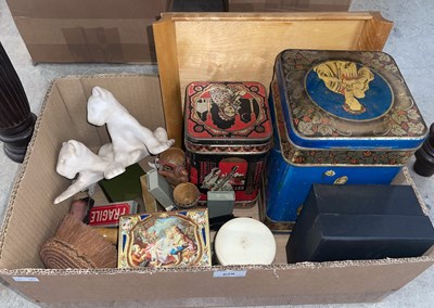 Lot 628 - A box of assorted household items; vintage...