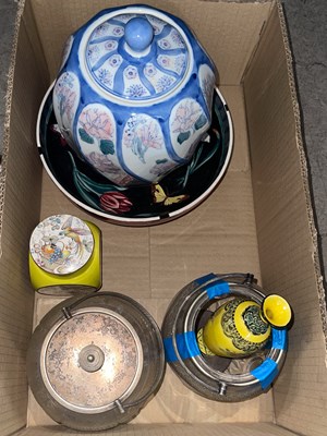 Lot 596K - A box of assorted ceramics and glass to...