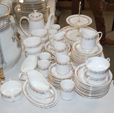 Lot 336 - A Paragon 'Belinda' pattern tea/ dinner set