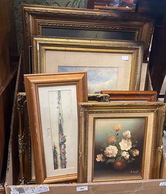 Lot 785 - A box containing a collection of assorted...